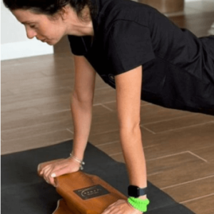 helice-power-madeira-grande-maior-treinando-pilates-academia-mulher